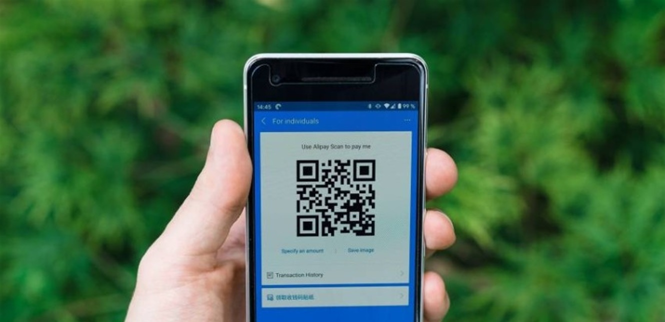 احذر قبل استخدام الـ QR Code في المطاعم.. كيف يمكن أن يعرض بياناتك ونقودك للخطر؟