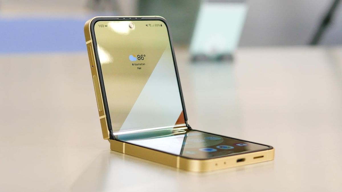 “عملاق الهواتف” شركة سامسونج تطرح هاتف Samsung Galaxy Z Flip 6 القابل للطي بشكل جذاب وبسعر معقول